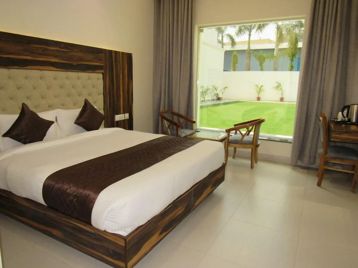 **** Hotel The English Garden Mohali India